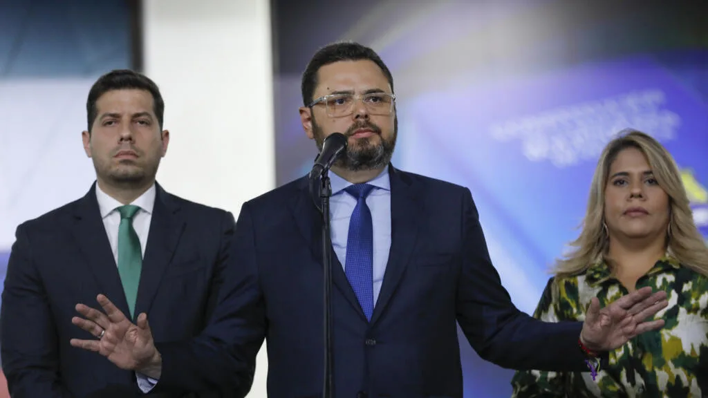 Parlamento da Venezuela abre investigação contra deputado que propõe dolarização do país