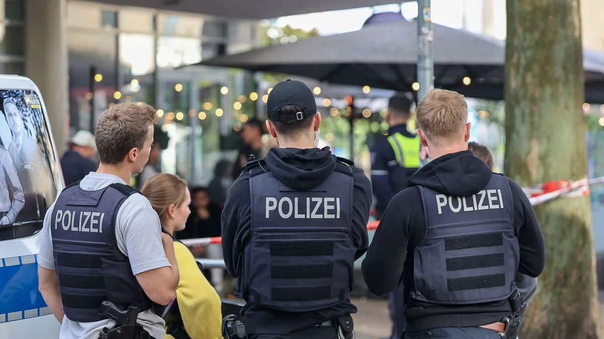 Großer Polizeieinsatz: Maskierte befreien Häftling aus Arztpraxis