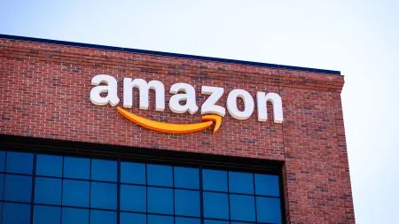Oberlandesgericht bremst Amazon: Meldebutton und Algorithmen verstoßen gegen DSA