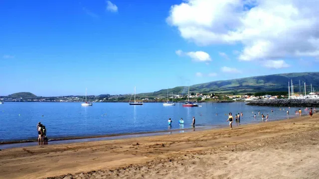 "Não beberia água da torneira": Alerta sobre água na Praia da Vitória