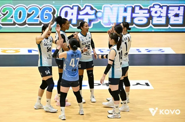 '챔피언' GS칼텍스 4각편대 떴다! 두 자릿수 득점만 4명, 4강 진출...'양효진 은퇴' 현대건설 2연패 탈락