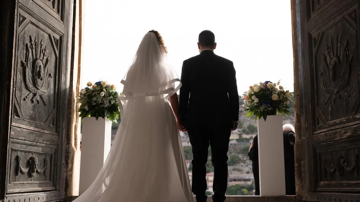 Bride and groom suing hotel after norovirus devastation