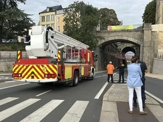 Après avoir menacé de se jeter du haut d’un tunnel au Mans, il saute quelques heures plus tard et se blesse grièvement