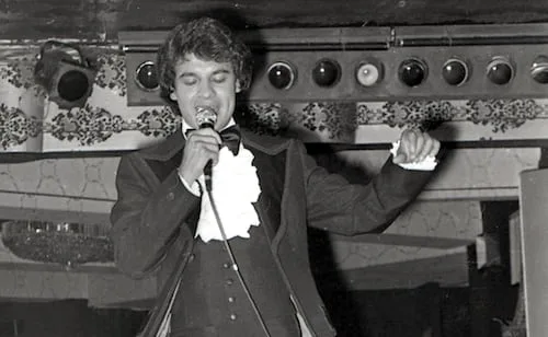 Las fotos de cuando Juan Gabriel debutó a los 25 años en un cabaret de la CDMX: así fue aquella noche ambientada por Mauricio Garcés