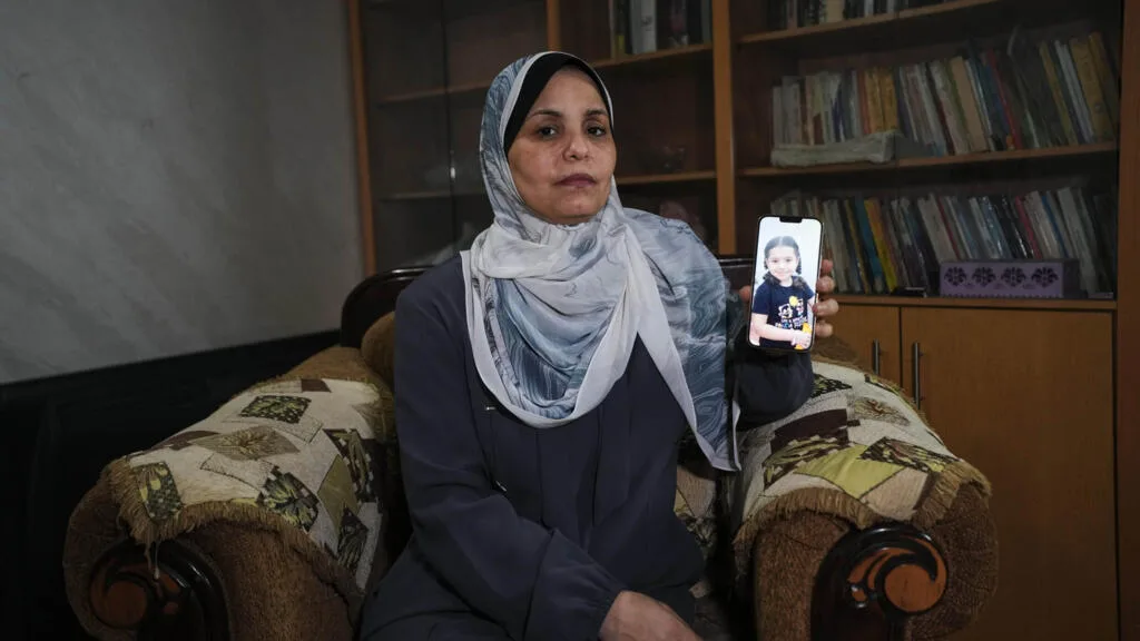 Gaza: la famille d'Hind Rajab, 5 ans, tuée en 2024 par l'armée israélienne, réclame toujours justice