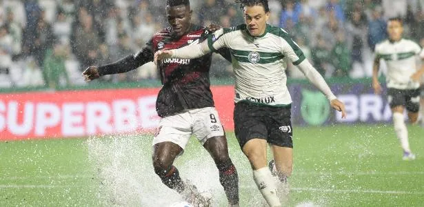 Coritiba arranca empate épico com Athletico em jogaço com dilúvio e brigas