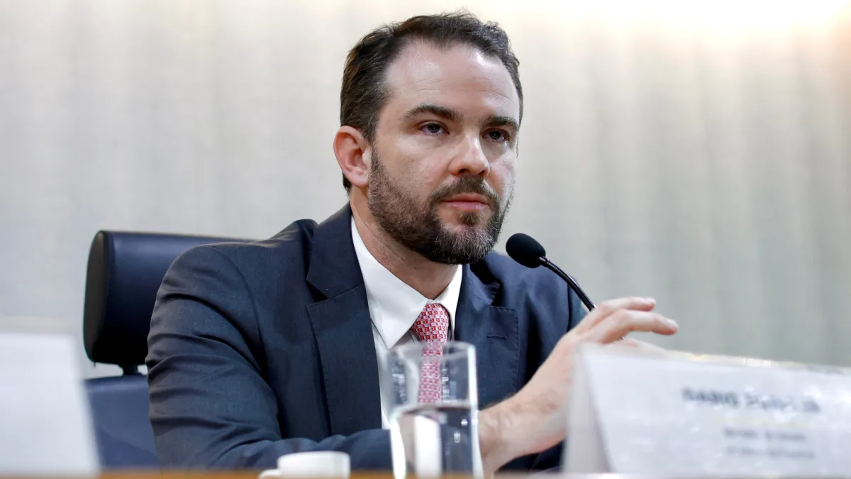 Governo espera arrecadar R$ 678 bi com novos impostos em 2027
