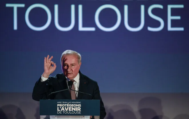 Le maire de Toulouse s’entête dans son refus de dénoncer la venue de Patrick Bruel