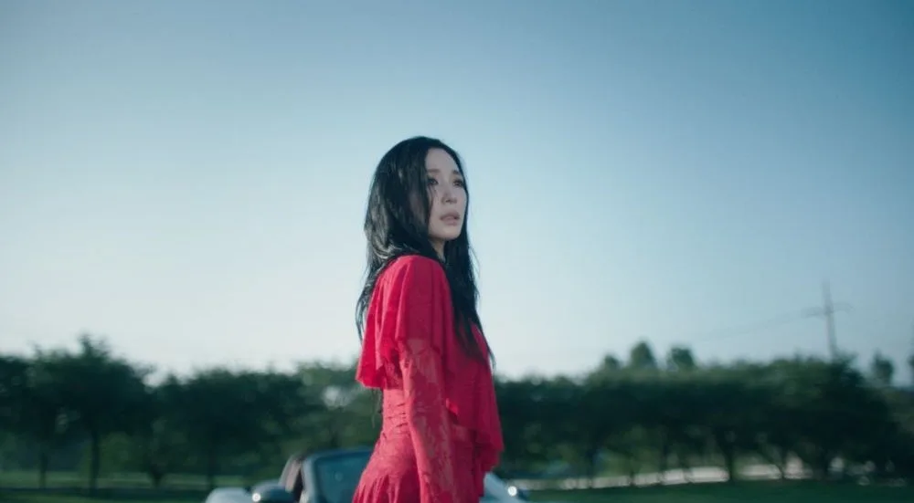 ‘변요한♥’ 티파니 영, 정규 1집 MV 티저 공개…강렬 레드 드레스