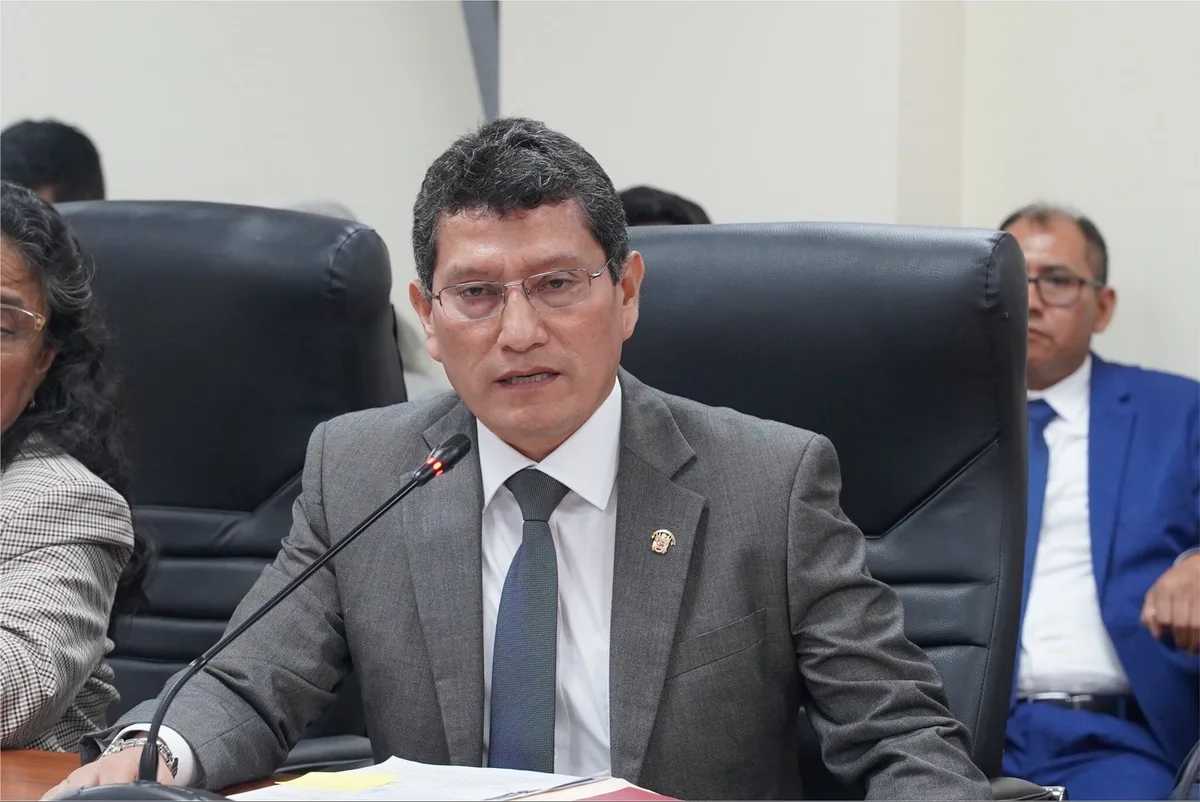 Diputado Harvey Colchado propone recortar pensión a congresistas que fueron policías y militares que cobren “doble sueldo”