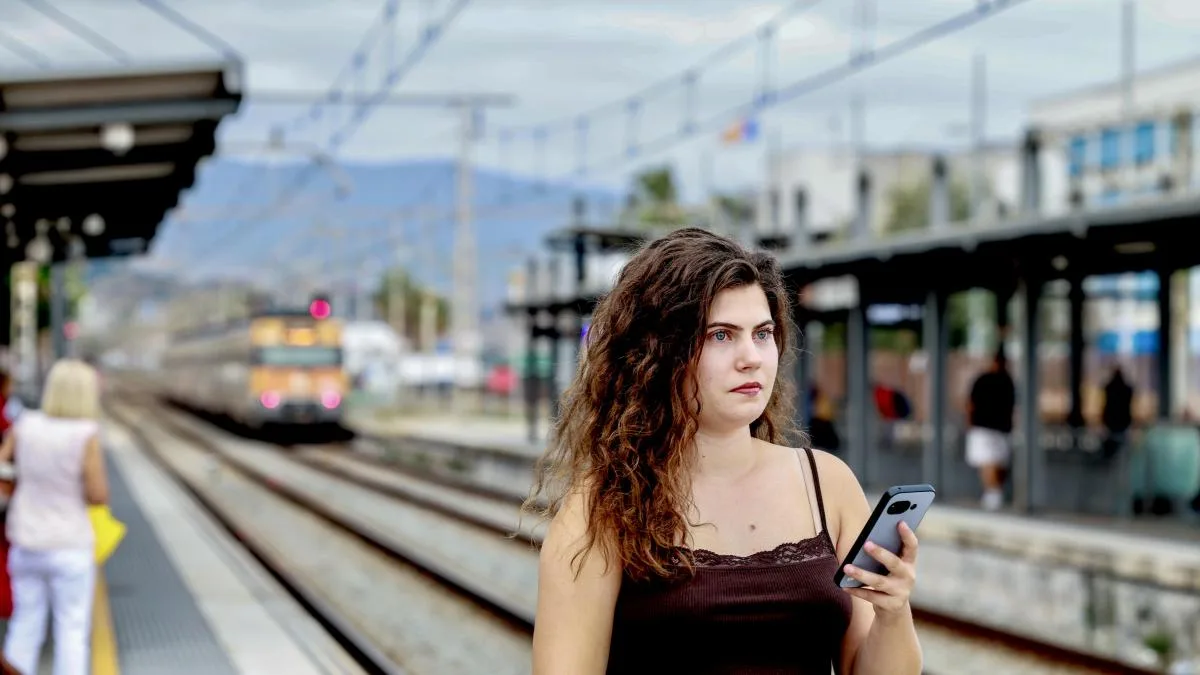Una estudiante de la UPF crea una IA que agiliza los avisos de incidencias en Rodalies