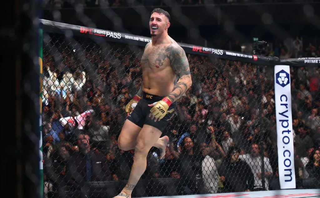 Чемпион UFC отказался от титула из-за проблем с глазами