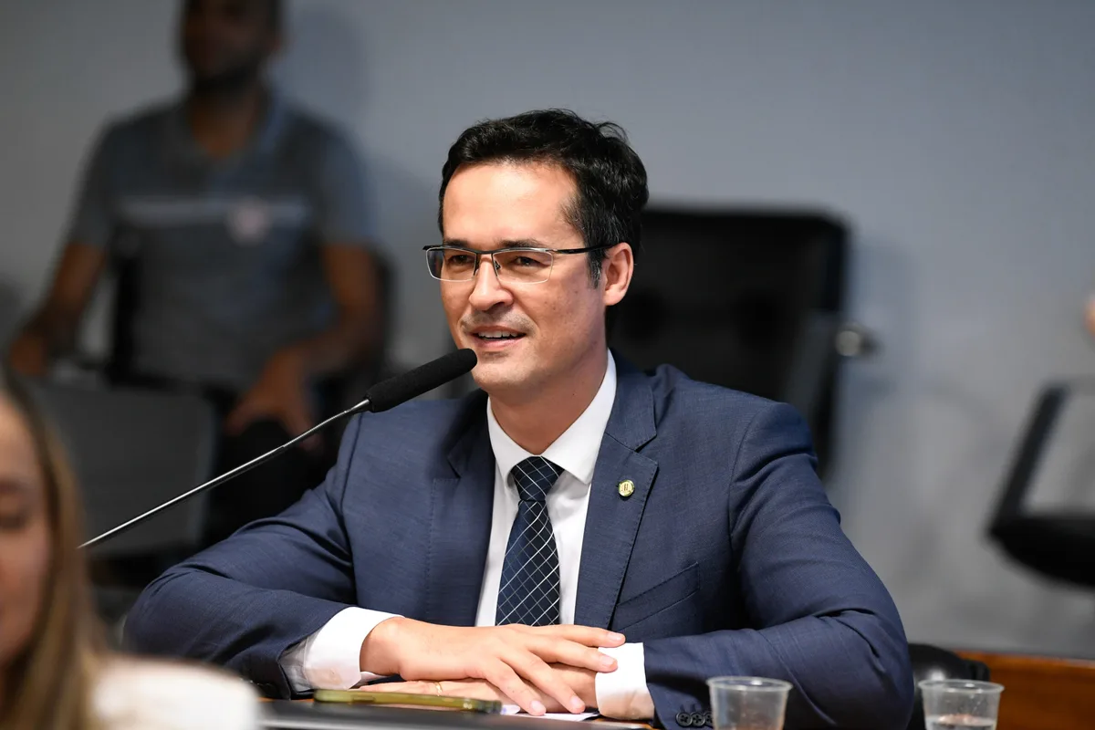 TSE suspende candidatura de Deltan e proíbe atos de campanha