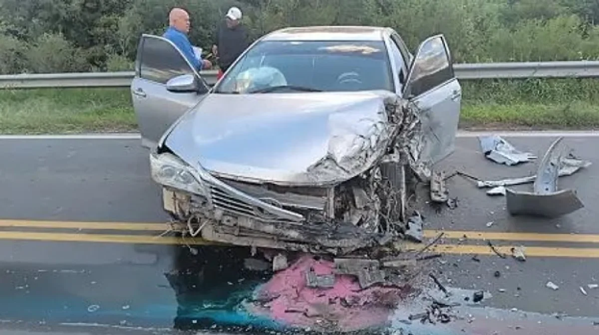 El diputado Aldo Leiva sufrió un violento accidente en Chaco: chocó con un camión y su auto quedó destruido