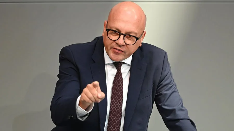 Nach der Wahl in Berlin: CDU-Innenexperte nennt Berliner Linke „Sicherheitsrisiko“