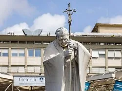 Knoten bei 71-Jährigem entfernt: Papst Leo "erfolgreich" an der Lunge operiert