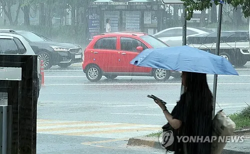 [날씨] 전국 찜통더위·열대야…곳곳엔 강한 소나기