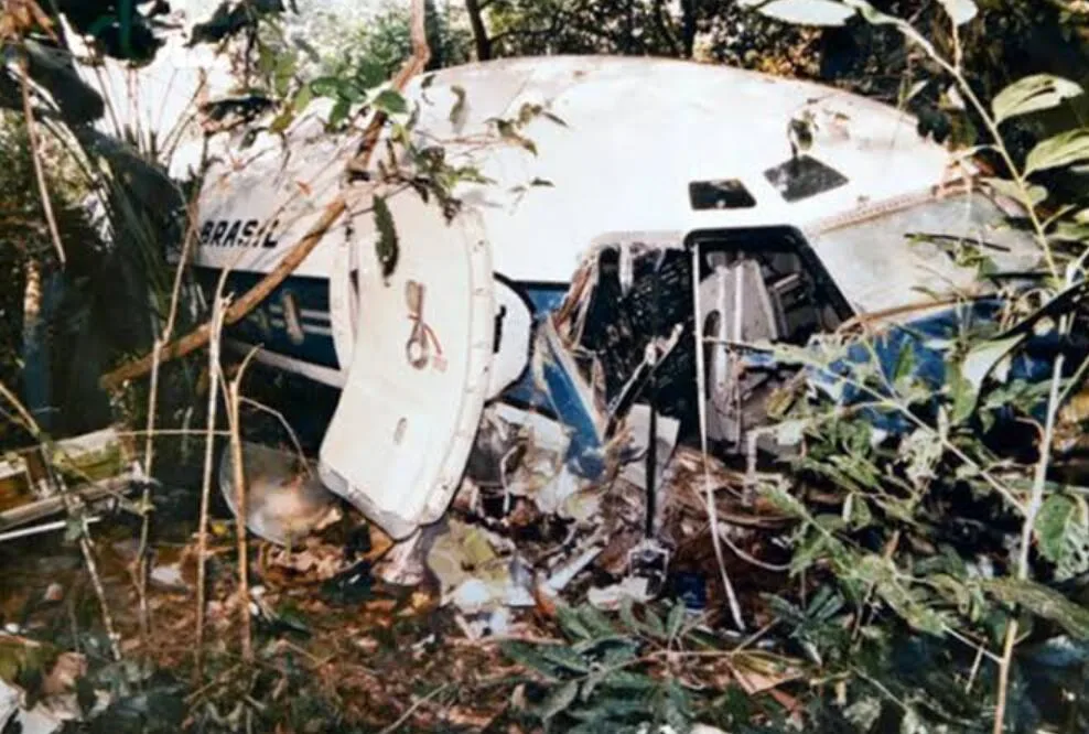 El vuelo 254 de Varig: la historia del Boeing que se quedó sin combustible y cayó en el Amazonas contada por el copiloto