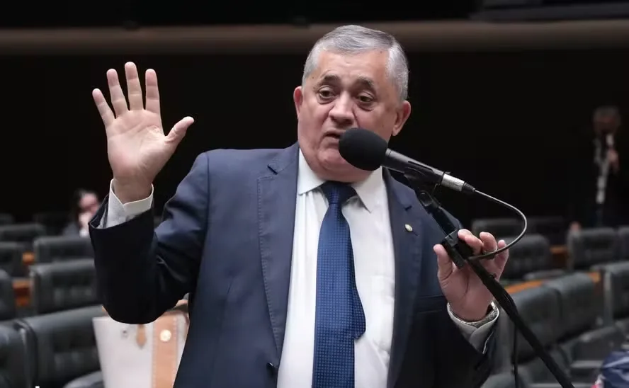 Flávio fez o L pela escala 6×1 após pressão popular, diz ministro de Lula