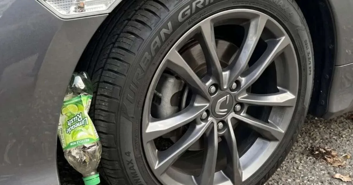 O que significa encontrar uma garrafa no pneu do seu carro e o que você deve fazer