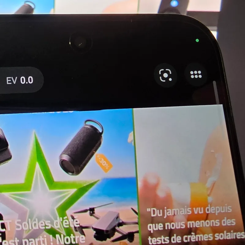 Actualité : Smartphone : que signifie vraiment ce petit point vert qui s'allume en haut de votre écran ?