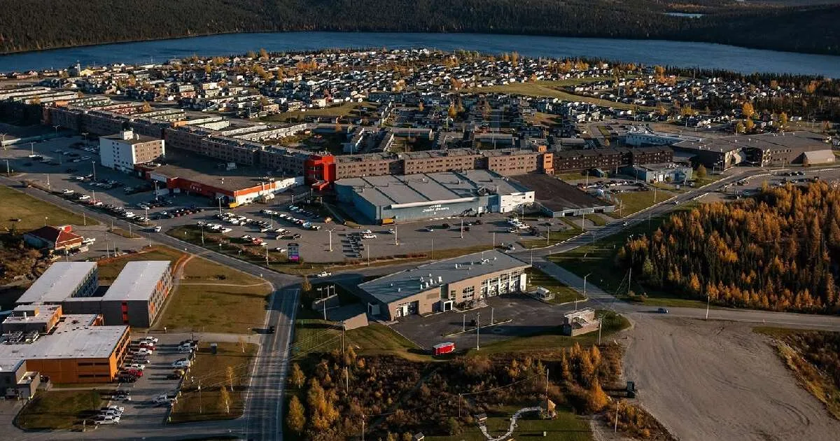 O muro gigante que mudou o clima de uma cidade: a barreira de 1,3 quilômetros de extensão que barra o vento ártico e deixa o inverno mais suportável