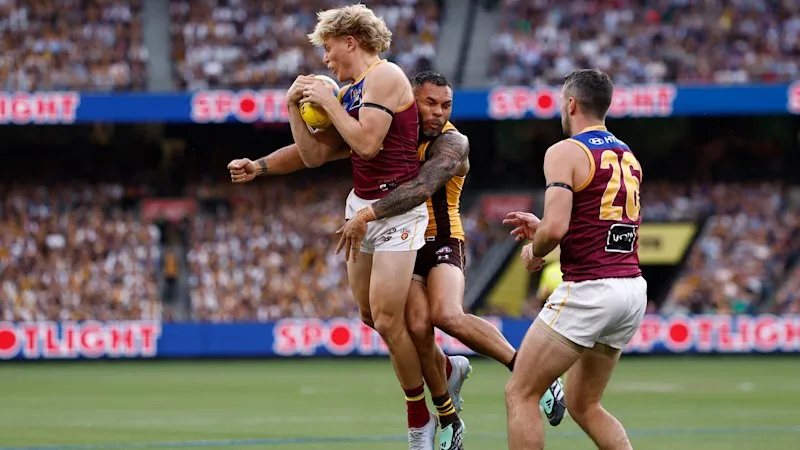 AFL LIVE: ‘There’s still time’: Hawks make one last brave push in front of 97,835 in stunning scenes