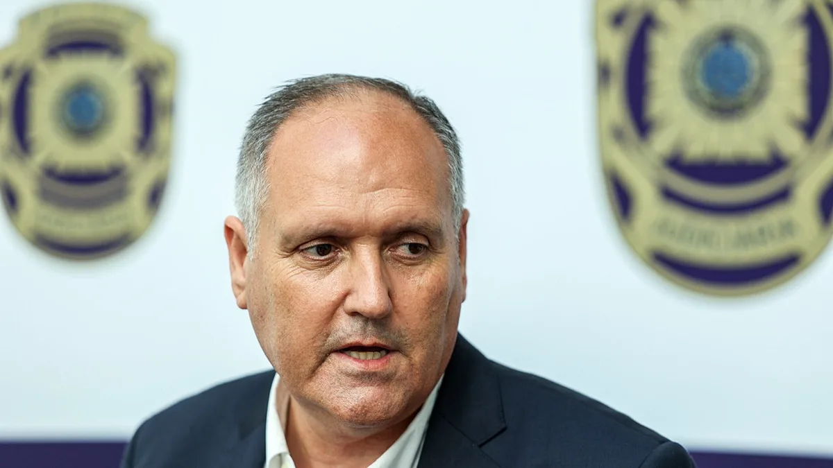 Diretor da PJ mantém versão no caso Rui Pinto e não se demite. Ministra reitera “total confiança”