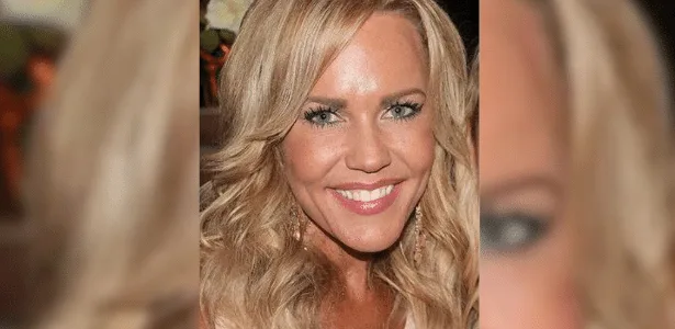 Ex-âncora de TV dos EUA se declara culpada por matar a mãe a facadas