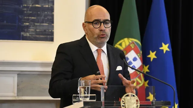 Reabilitação? PS e BE querem ouvir Pinto Luz. Ministro nega lei à medida