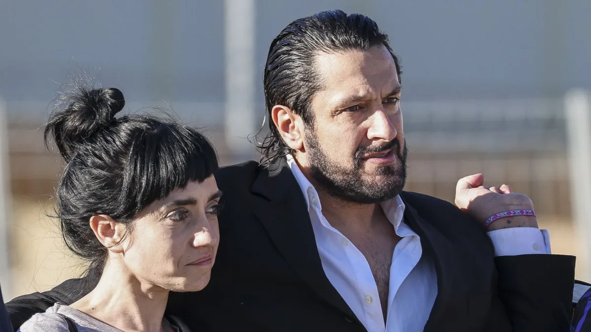 Rafael Amargo y su pareja, en libertad provisional tras dormir en el calabozo: un policía acusa al bailarín de haberle mordido
