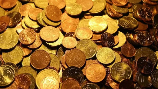 Euro cai face ao dólar pela nona sessão consecutiva
