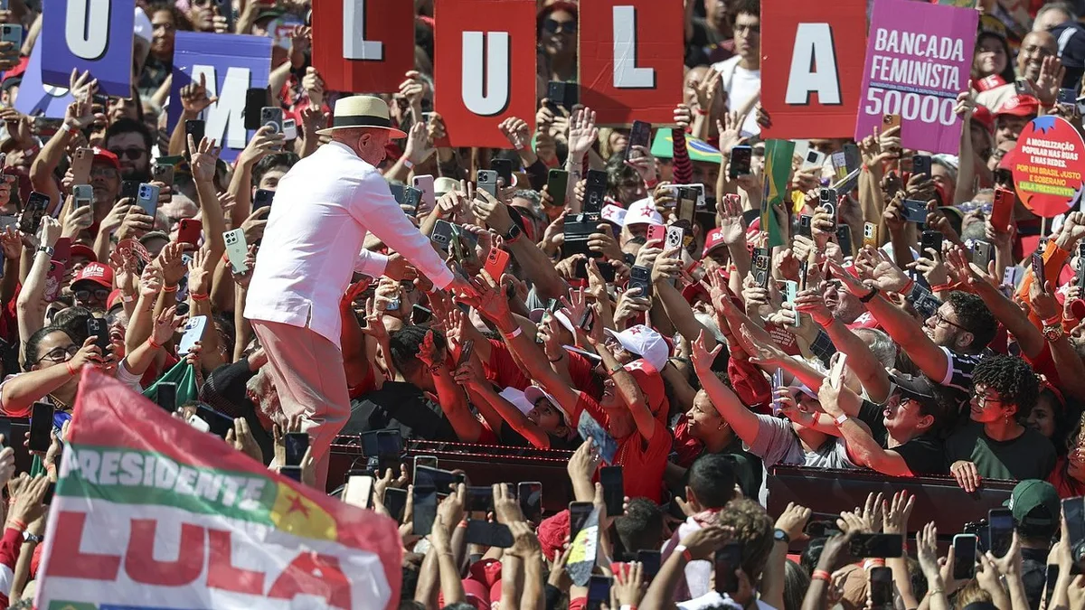 Lula abre campanha no Brasil e diz não ter preferência entre China e EUA