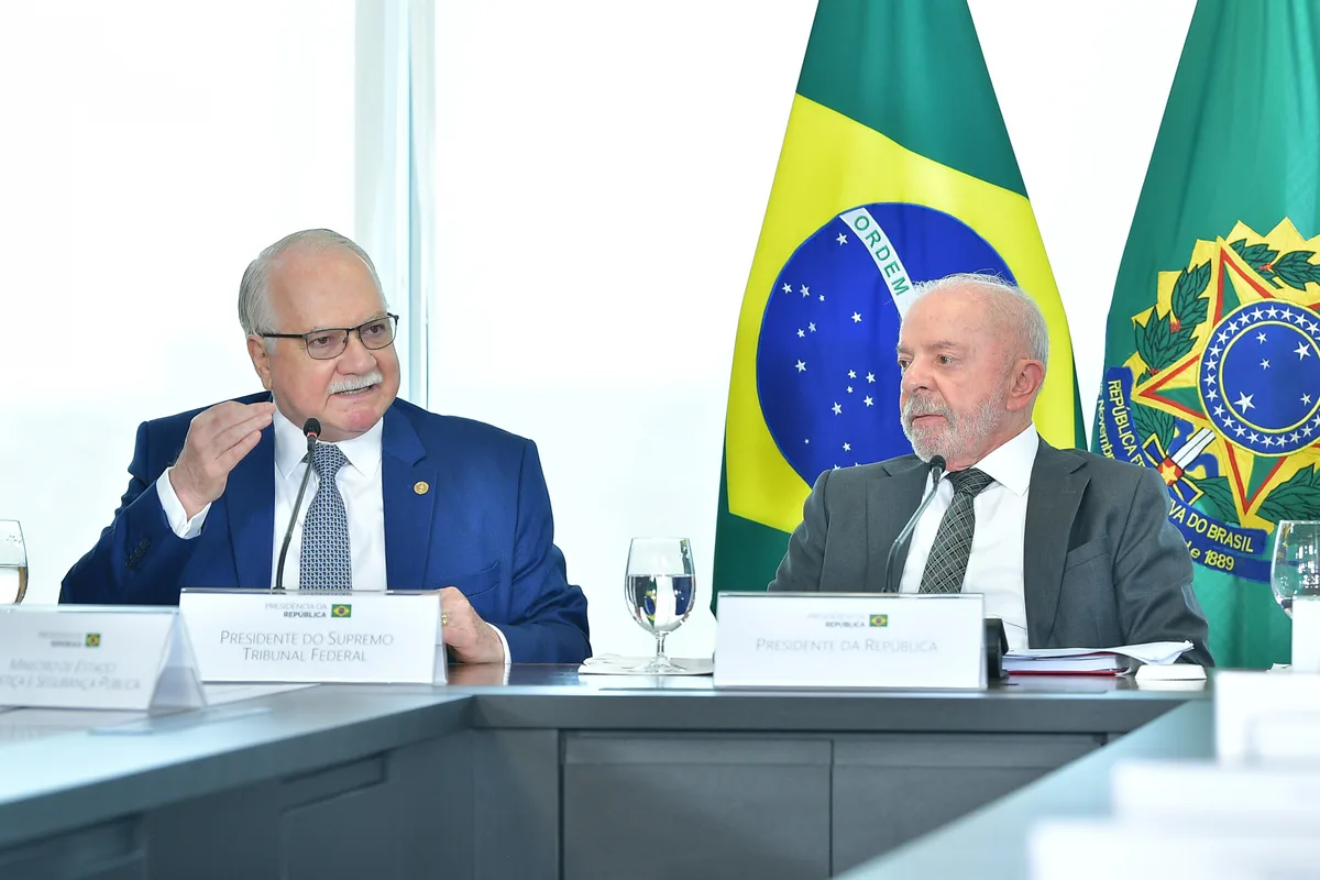 Fachin indica intenção de levar ao plenário crise envolvendo Moraes e Mendonça