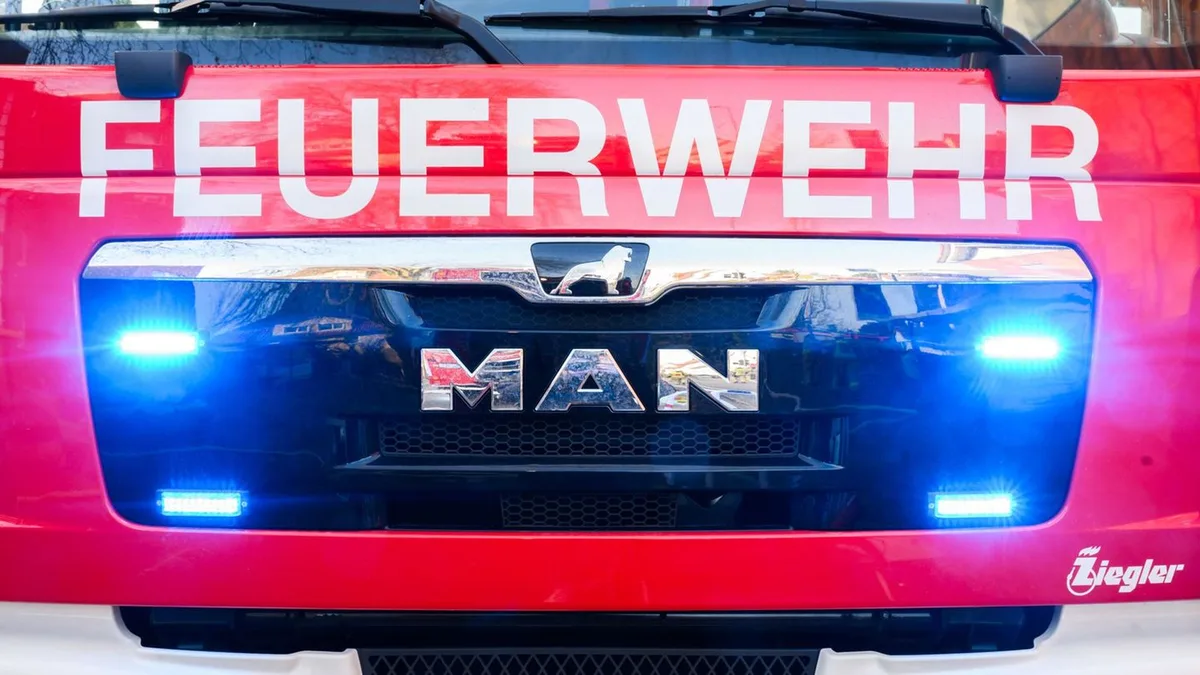 Notfälle: Batterie explodiert in Halle - Mann schwer verletzt