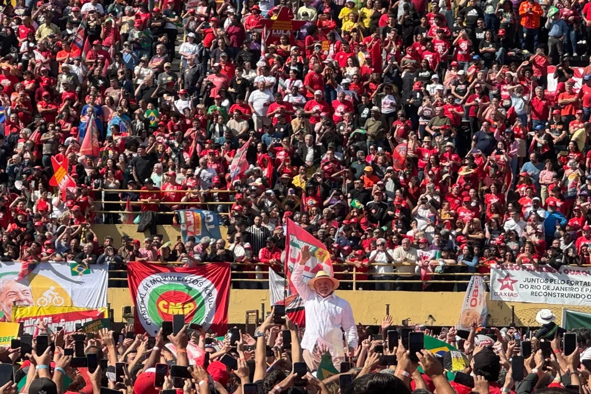Em 1º ato, Lula ataca a direita, defende terras raras e fala em eleger maioria no Congresso