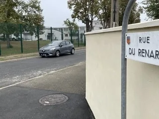 Il pointe un pistolet vers deux personnes et tire en pleine rue à La Flèche