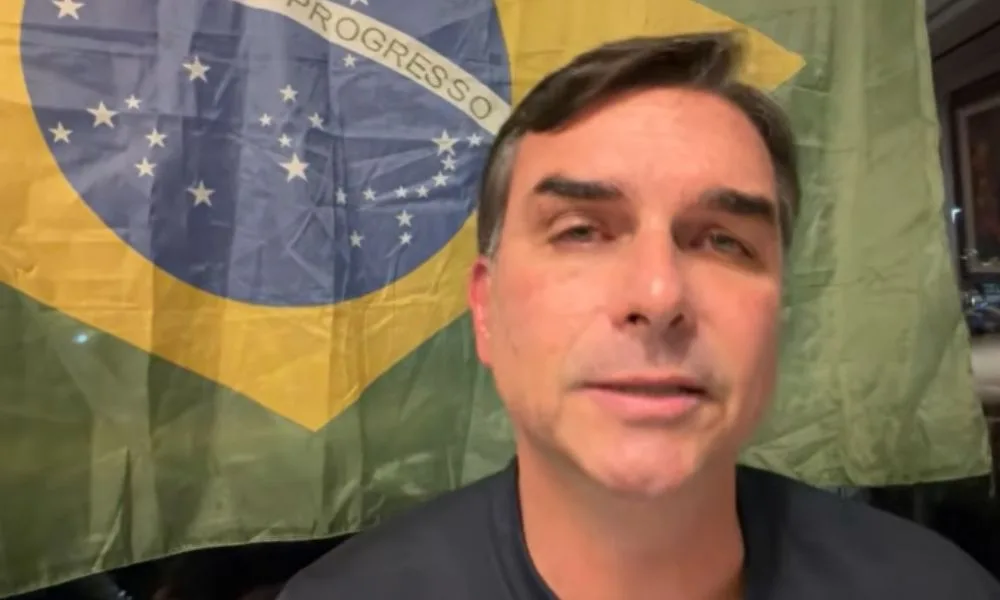 Flávio Bolsonaro diz ter recebido ‘mais de 1,8 mil ameaças de morte’