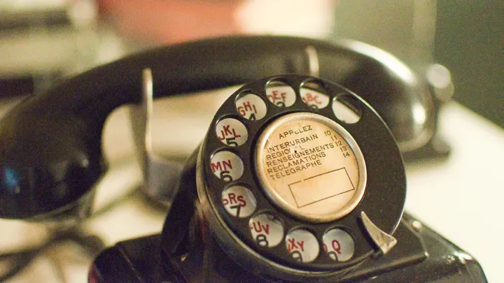"Prince de la nuit appelle Mélodie", le téléphone, premier réseau social