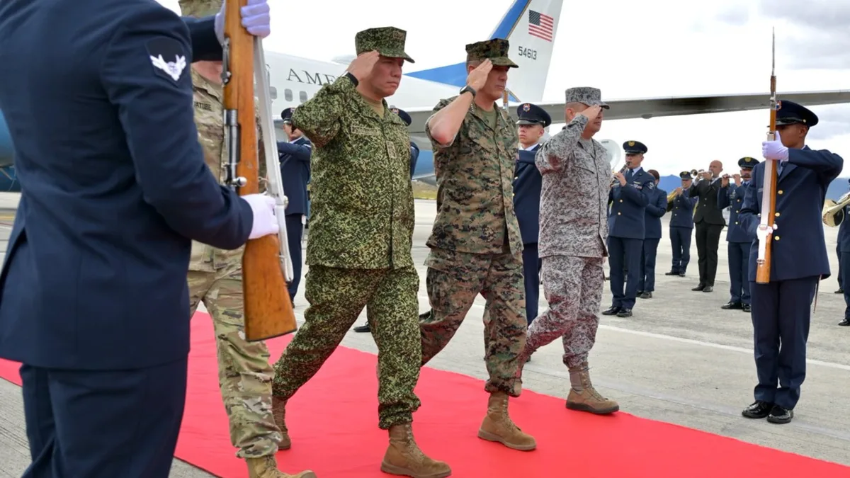 El jefe del Comando Sur de Estados Unidos llegó a Colombia para reforzar la cooperación militar con la nueva cúpula de De la Espriella