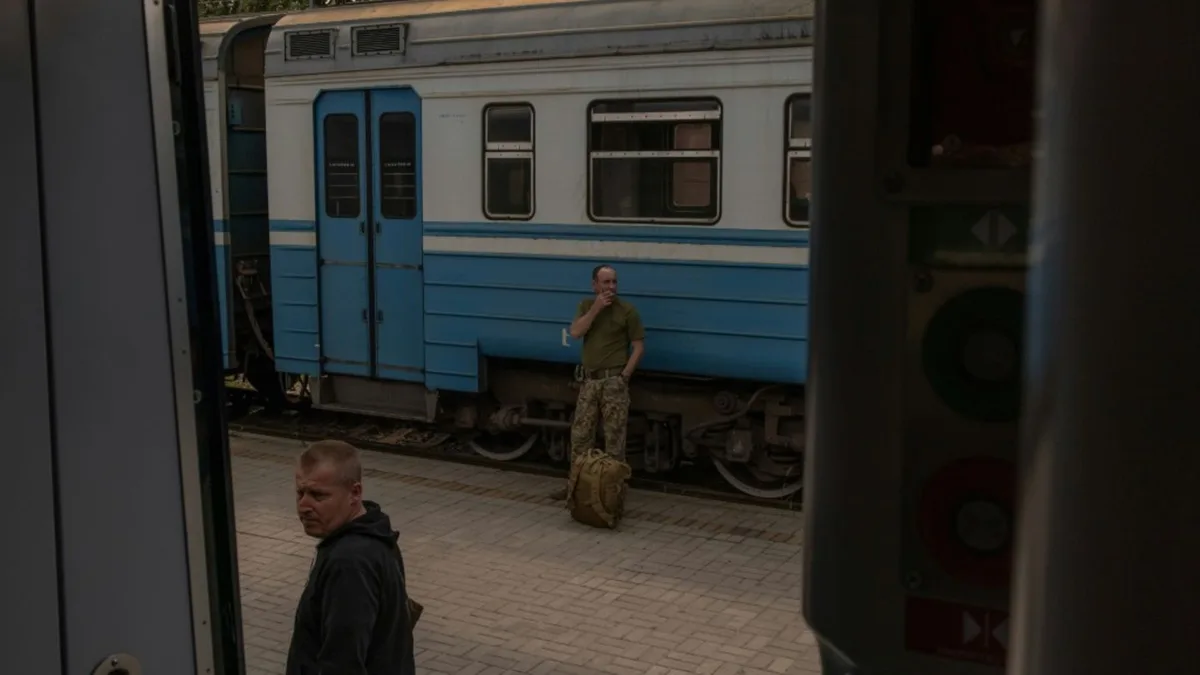 Russland greift Bahnstrecken in der Ukraine an - Zug nach Polen getroffen
