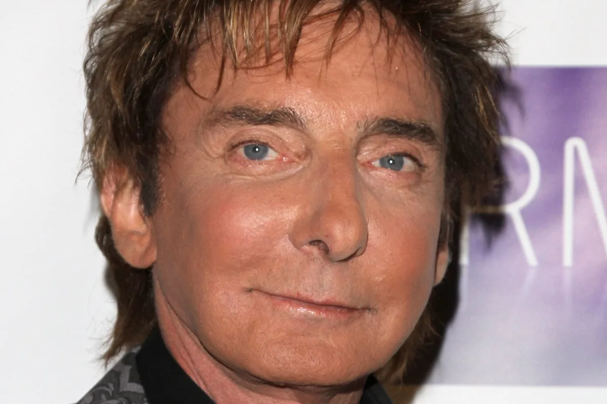 Los motivos de salud que llevaron a Barry Manilow a tener que seguir cancelando shows