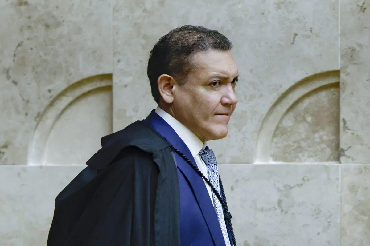 Ministros do TSE se reúnem para discutir vídeo de Bolsonaro com IA