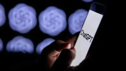 La pub arrive sur ChatGPT : trois questions pour comprendre ce qui change