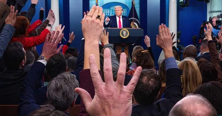 Juiz prolonga acesso de CNN, MSNBC e Politico à Casa Branca