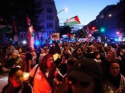 Festnahmen wegen Volksverhetzung: Anti-Israel-Demo zieht durch Berlin