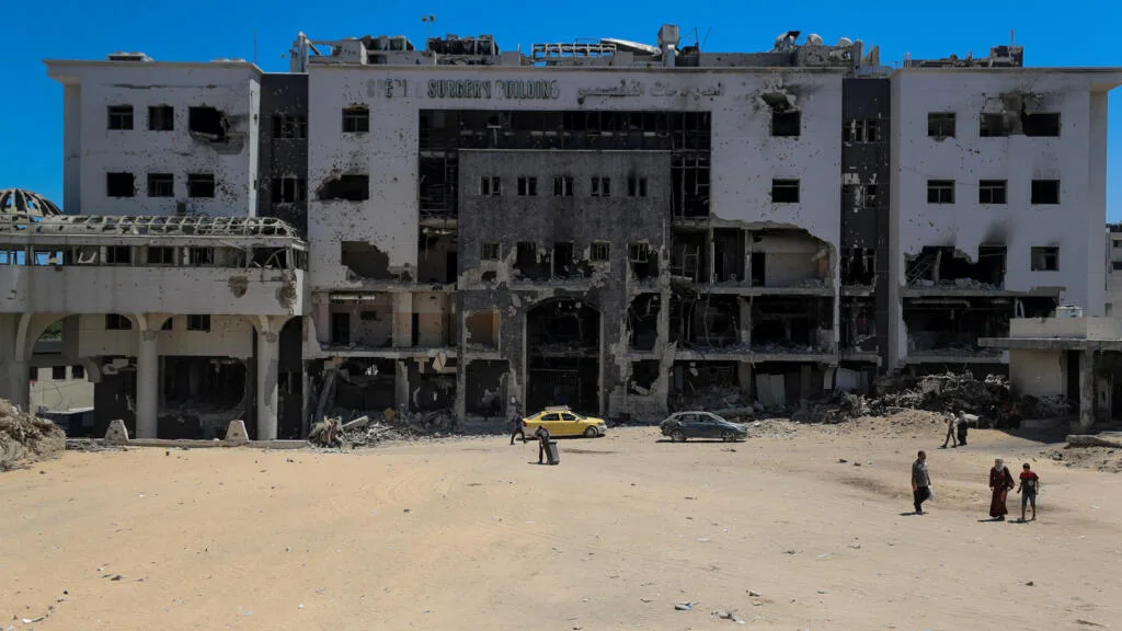 Palestine: à Gaza, le docteur Ihab Ramlawi, chirurgien au milieu d'un système de santé en ruine