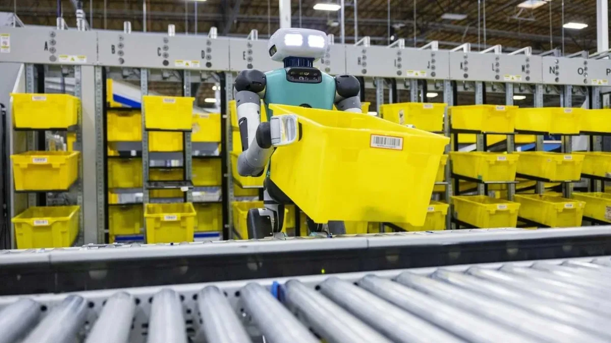 Amazon superó el millón de robots en sus depósitos y no dejó de contratar personas