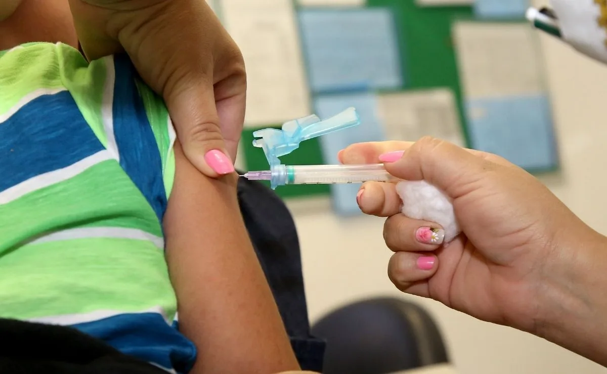 Campanha de multivacinação termina, mas vacinas continuam disponíveis no Paraná
