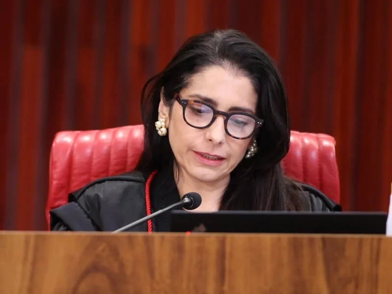 TSE adia caso de vereador que pôs cotovelo entre pernas de colega